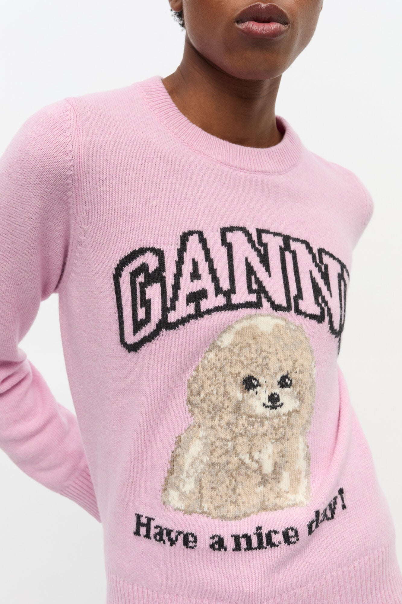 GANNI – Pull caniche rose (Nouvelle collection)